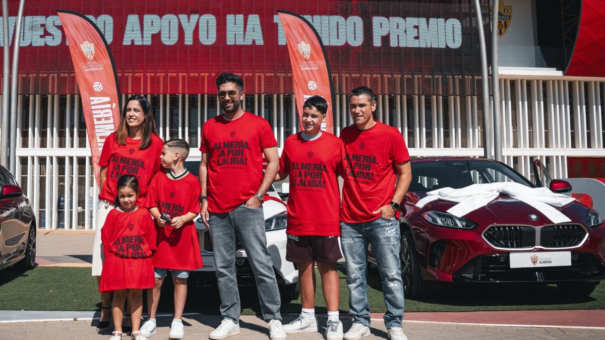 El presidente del Almería ha querido premiar la fidelidad a su club.
