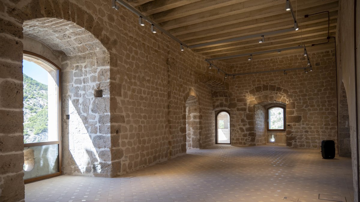 Archivo - Una de las estancias del Castillo de Vélez-Blanco (Almería).
