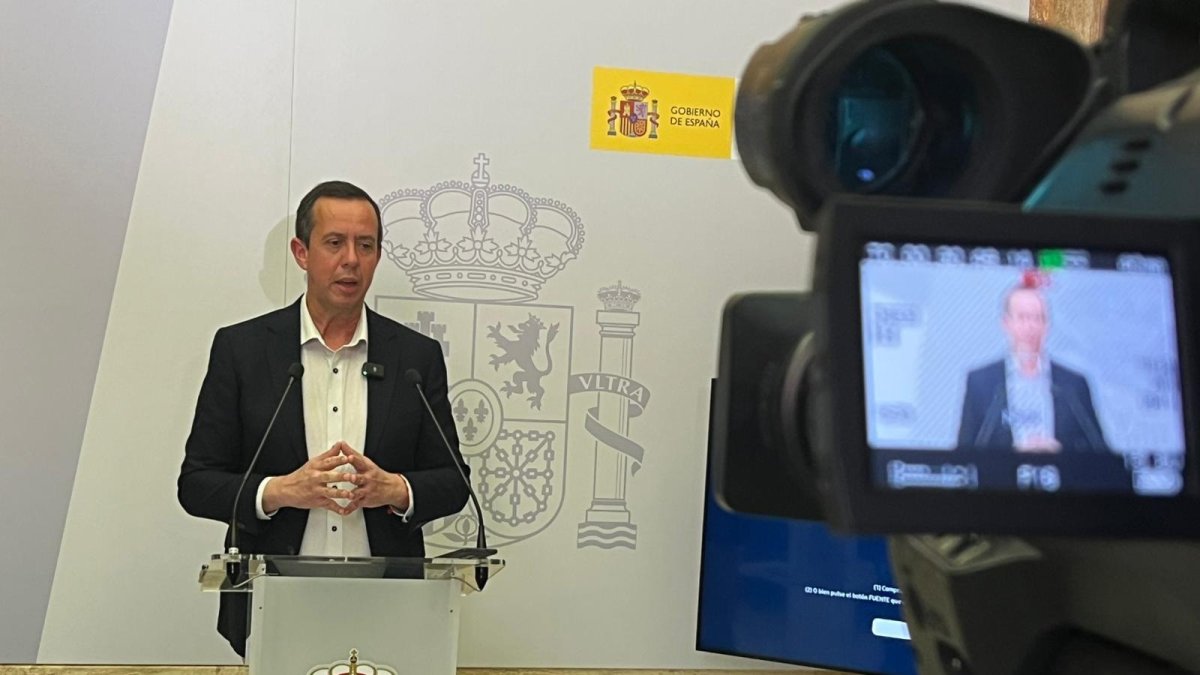 Archivo - El subdelegado del Gobierno en Almería, José María Martín, durante su comparecencia ante los medios de comunicación.
