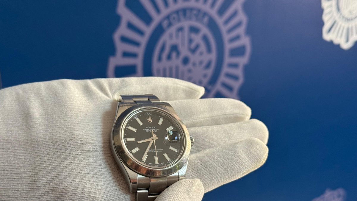 El detenido llevaba en la muñeca un reloj Rolex sustraído a la víctima