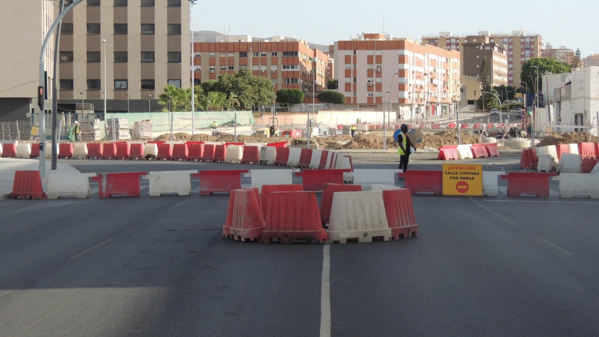Desde las 9 de la mañana de este miércoles, Día de San Juan, la Avenida del Mediterráneo está cortada sobre el 'cajón' del AVE.