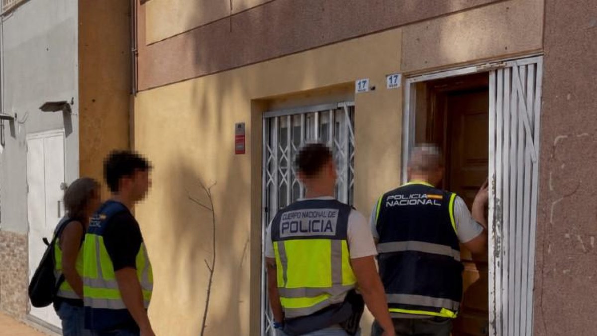 Imagen de la actuación policial que se saldó con seis personas detenidas.