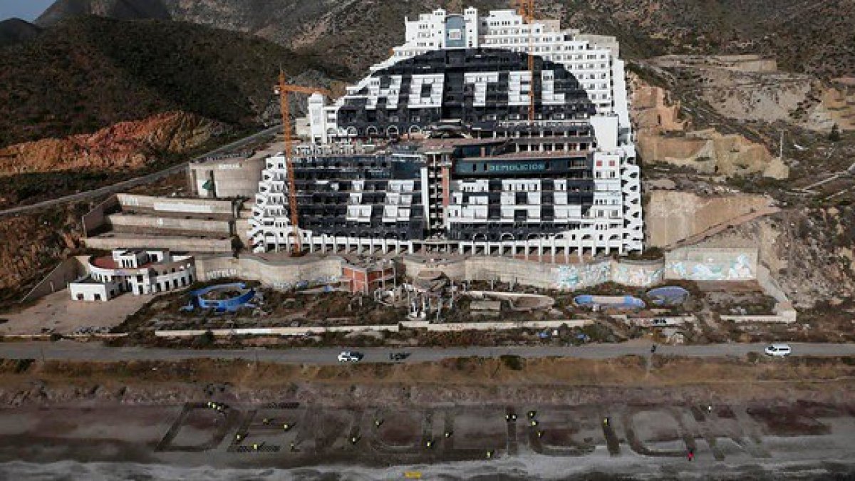 El hotel de El Algarrobico, en Carboneras, en imagen de archivo.