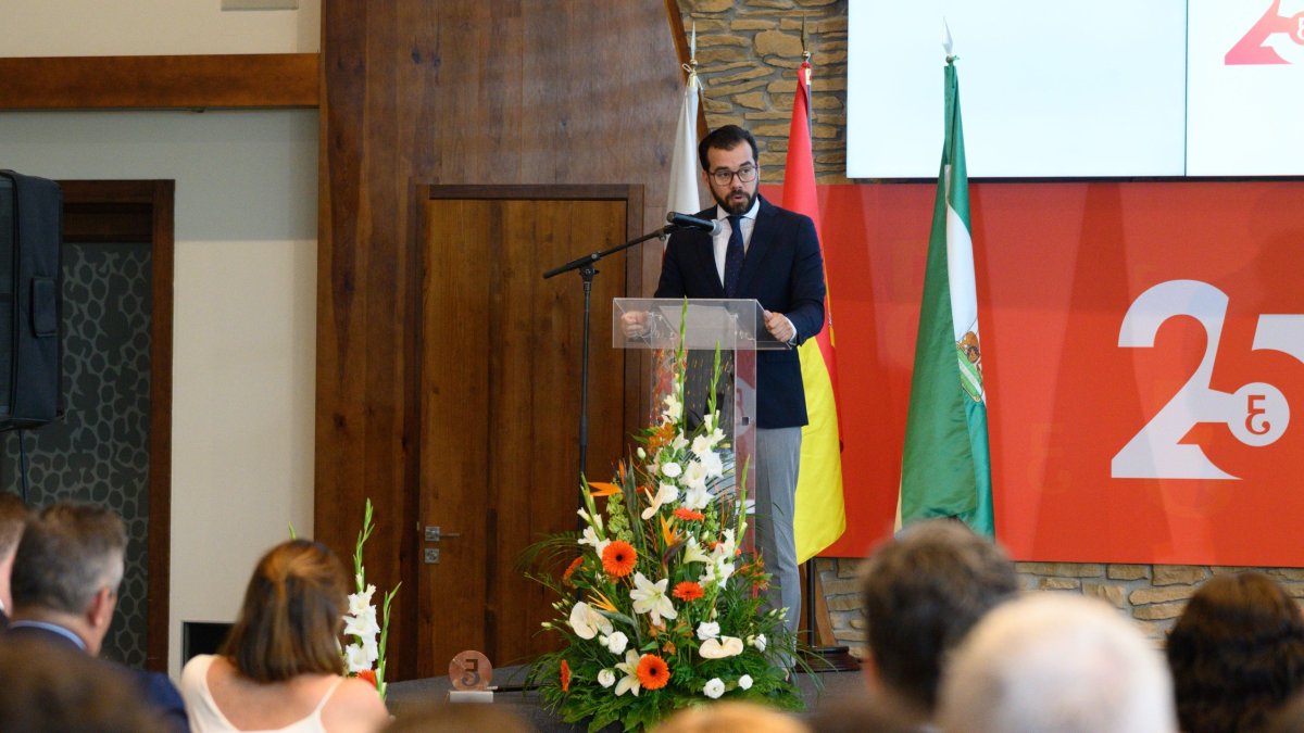 Acto de entrega del Premio Economía 2025 a Crash Music por parte del Colegio de Economistas, que celebra sus 25 años de vida
