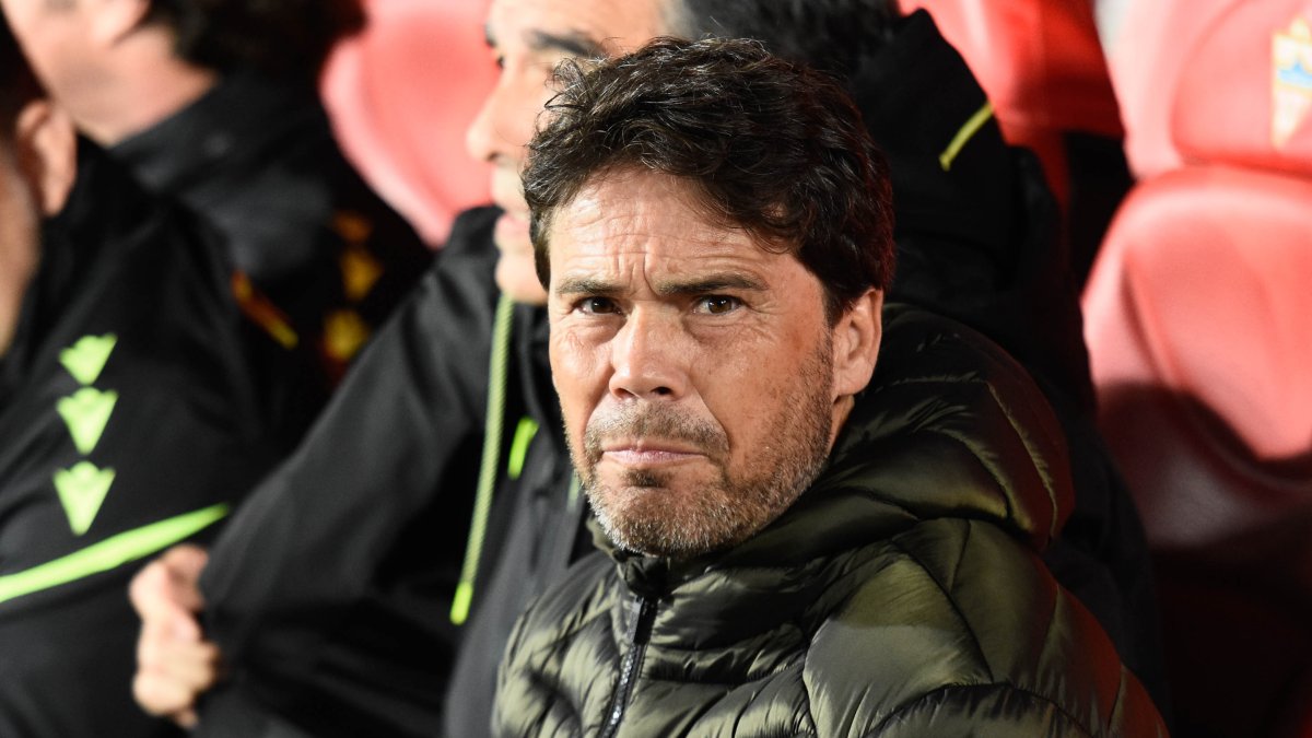 El Almería despide a Rubi: “Contigo tocamos el cielo”
