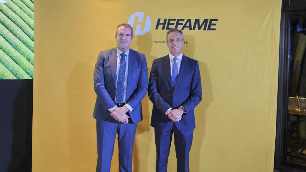 Enrique Ayuso y Javier López, durante la asamblea anual de Hefame.
