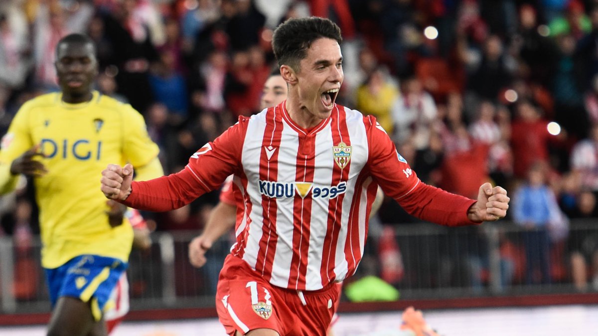 El Benfica activa la operación Arribas y prepara una oferta al Almería