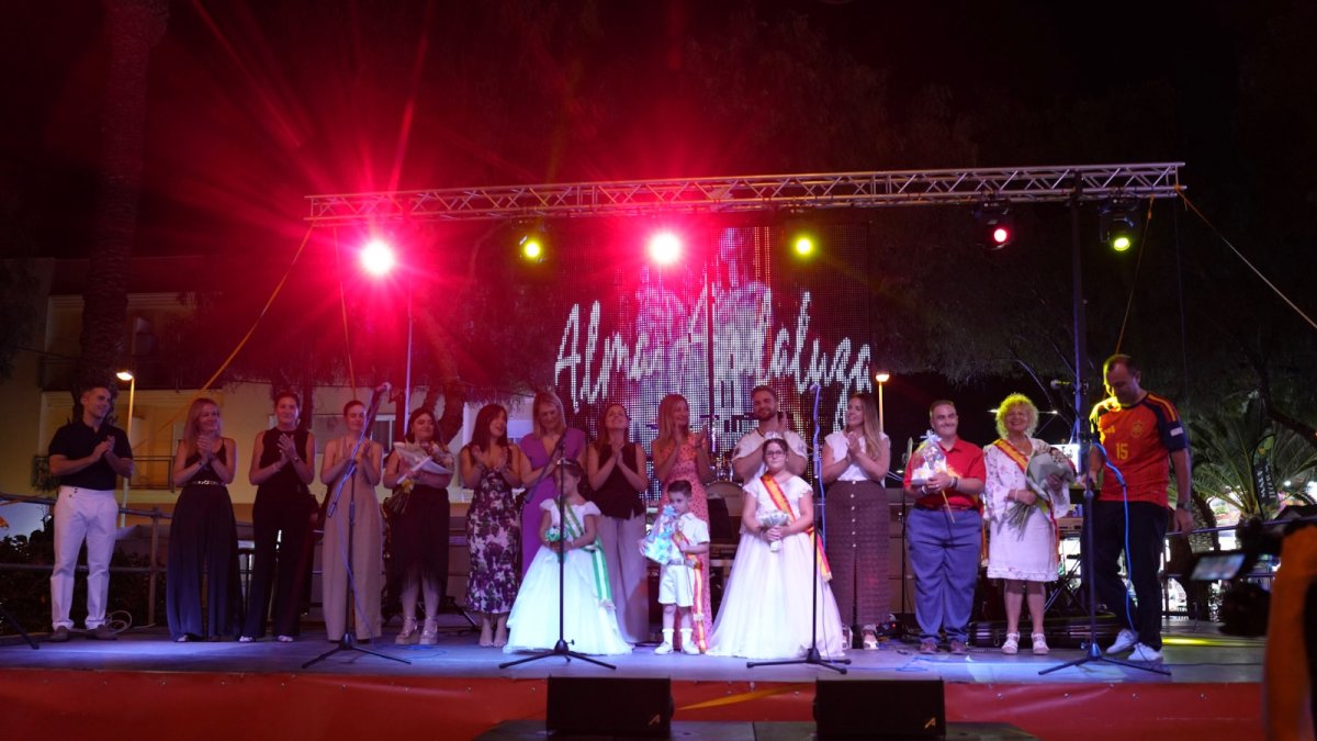 Coronación de la reina y damas de las Fiestas de Las Marinas.