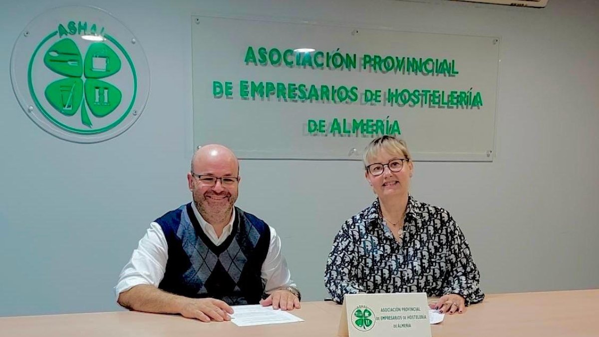 Firma del nuevo convenio entre las dos partes