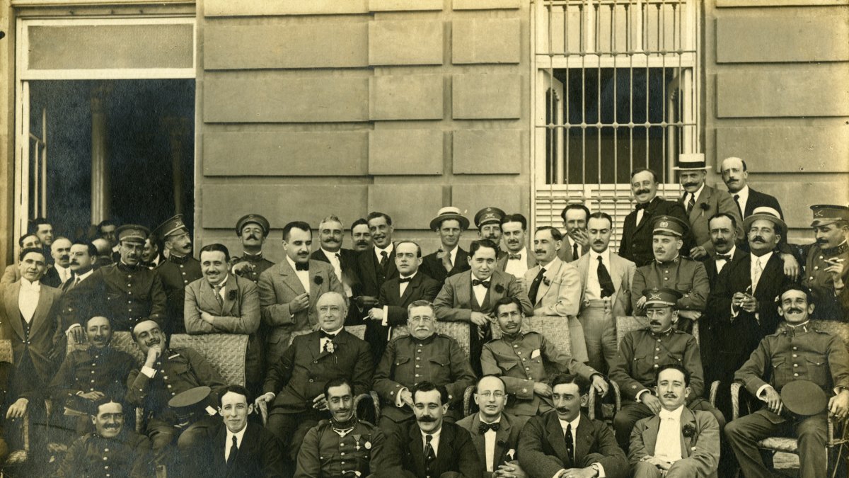 Comensales que participaron en el banquete de agasajo a los oficiales del Batallón de Córdoba en 1916. Col. Enrique Fernández Bolea.