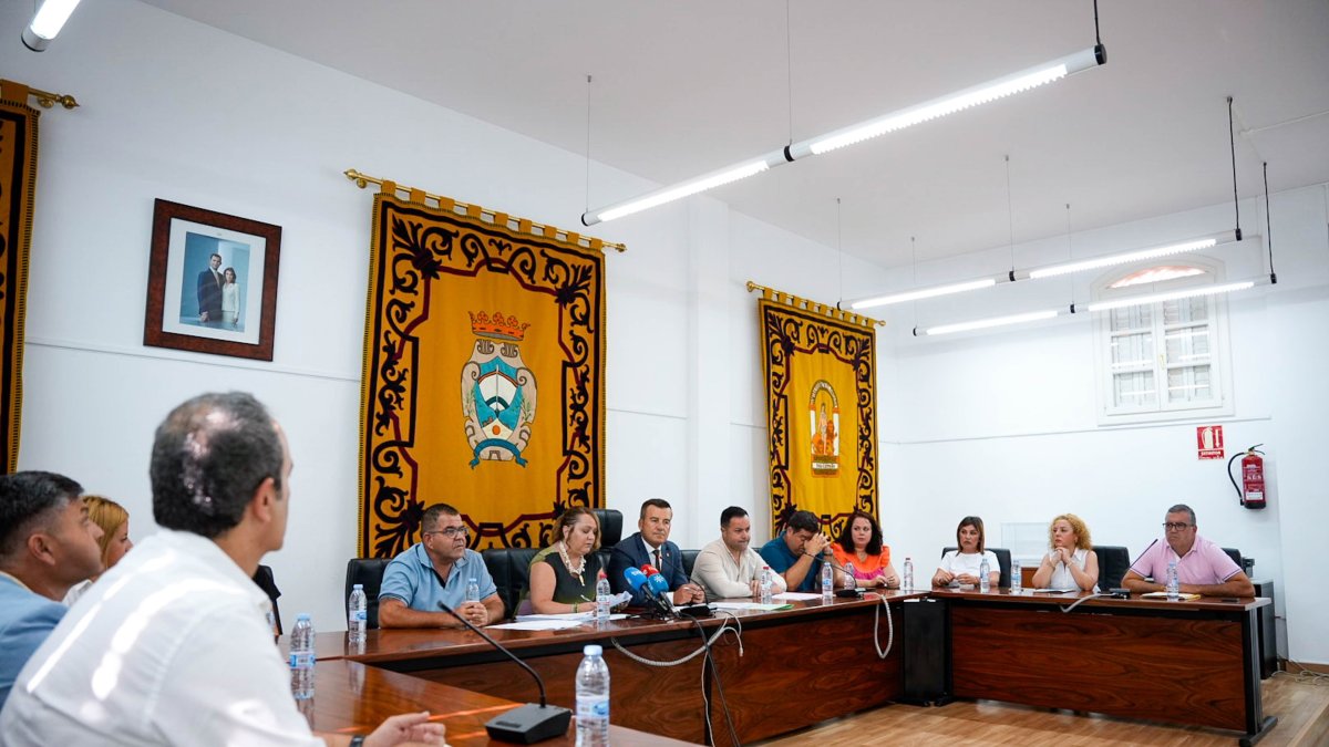 Pleno extraordinario del Ayuntamiento de Carboneras (Almería) celebrado el 7 de julio de 2026.