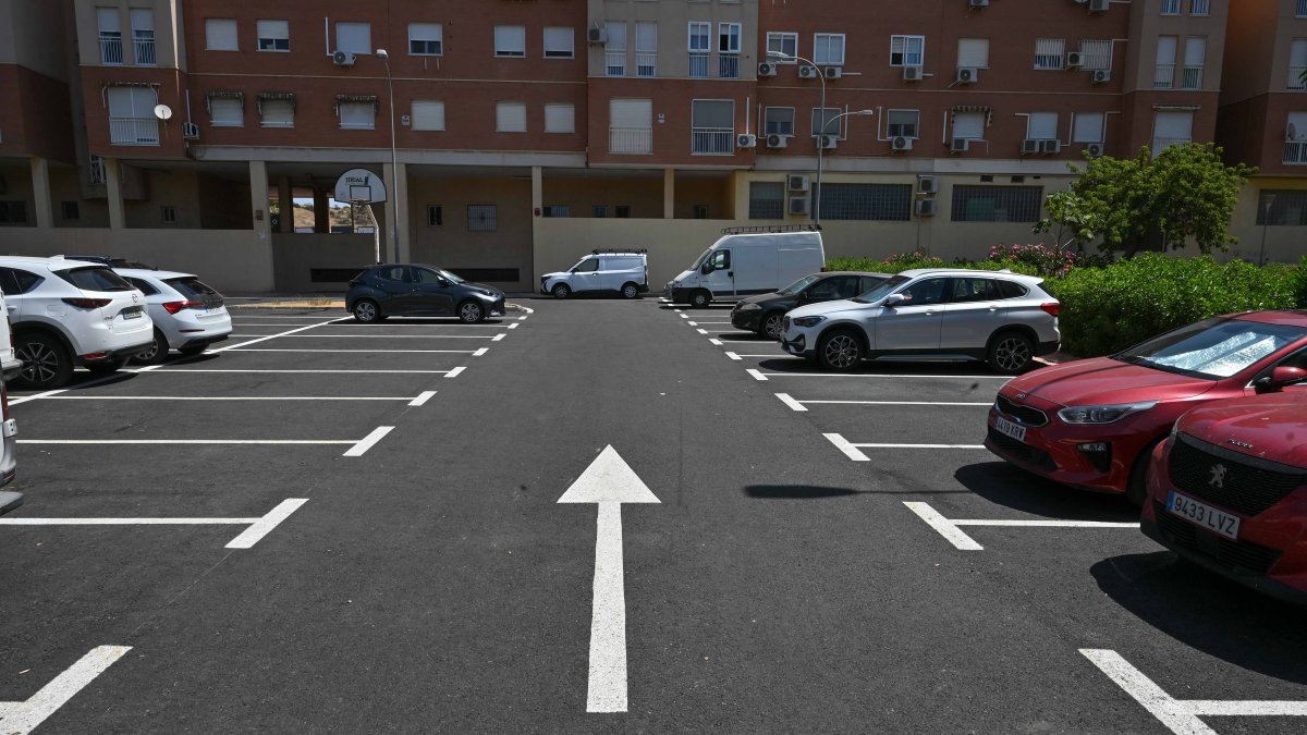 El Ayuntamiento mejora 180.000 metros cuadrados de calles en 27 barrios de la ciudad, lo equivalente a 25 campos de fútbol.