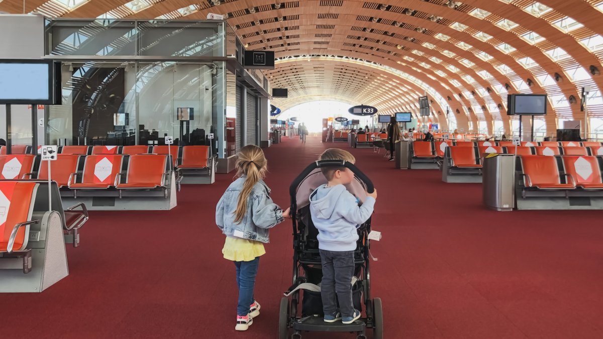 El Ministerio del Interior y la DGT recuerdan las principales obligaciones para viajar con menores dentro y fuera de España.