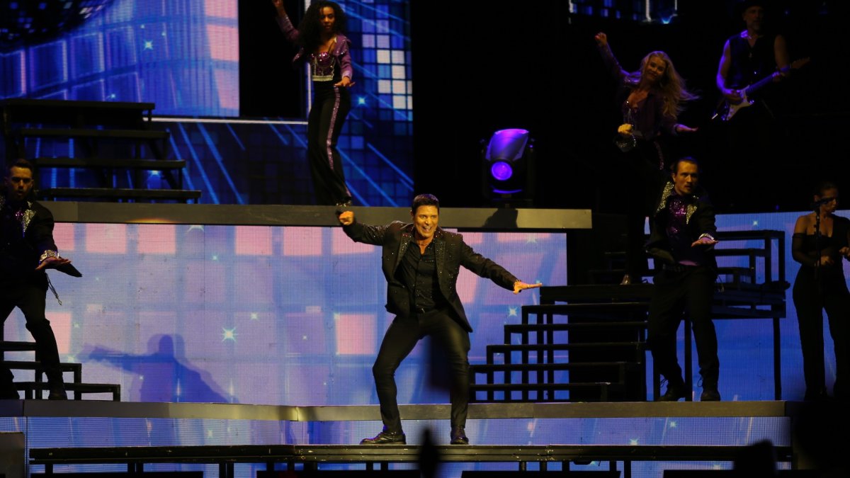 Un entregado Chayanne en el escenario de la Plaza de Toros de Almería