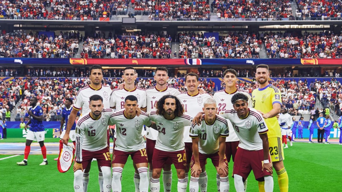 El once del combinado nacional con Álex Baena.