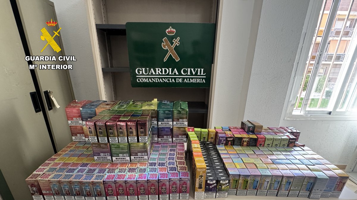 Más de medio millar de vapers incautados por la Guardia Civil.