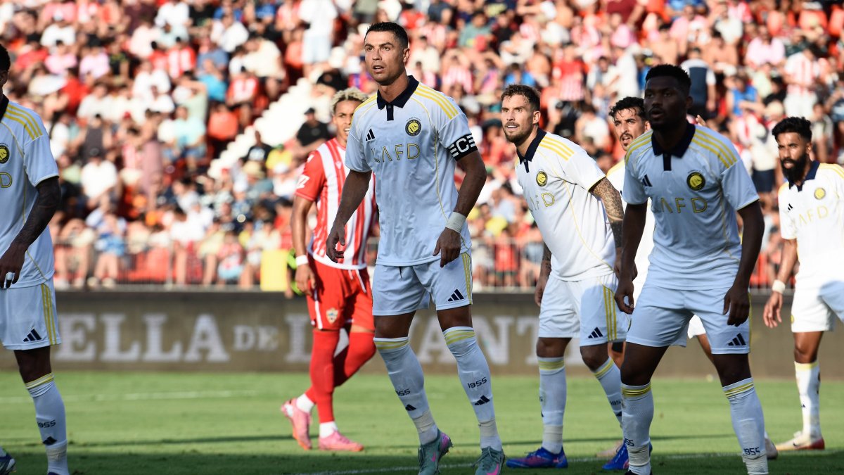 Cristiano Ronaldo en el partido ante el Almería en el Estadio de los Juegos Mediterráneos.