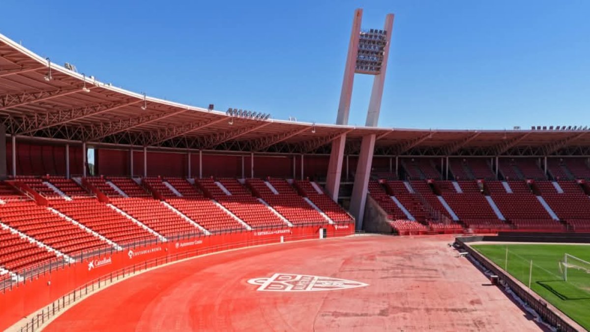Las obras comenzarán por la grada de Fondo sin mover a la afición.