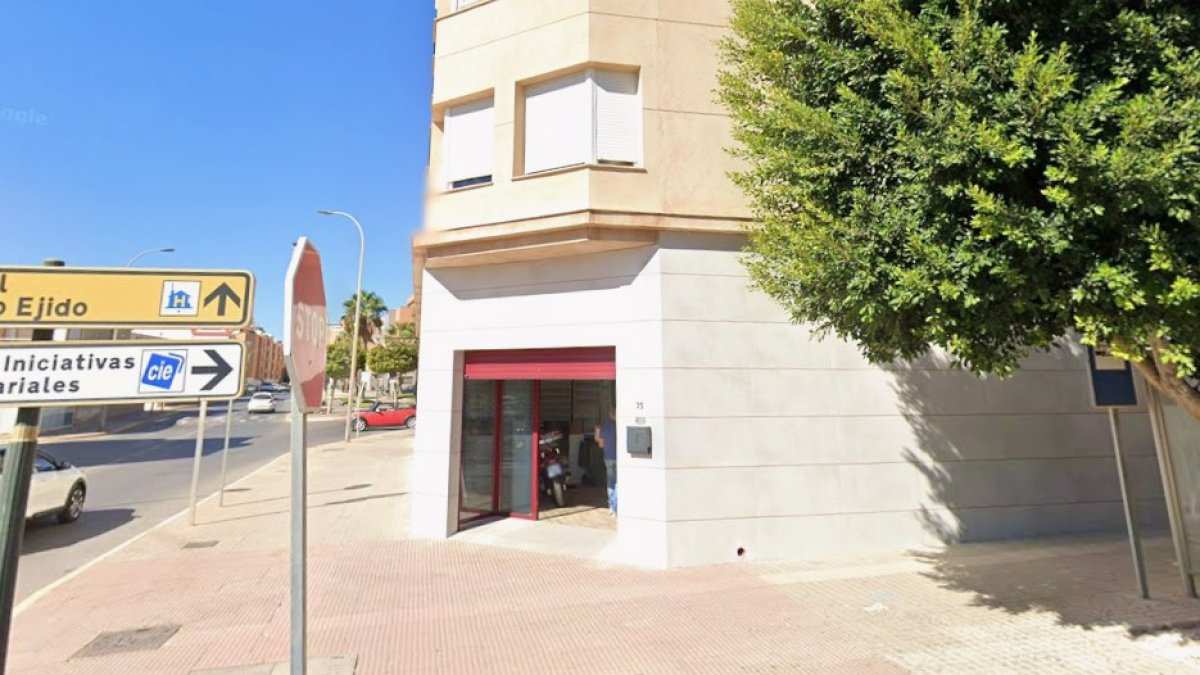 Estanco en Avenida de la Luz, en El Ejido.