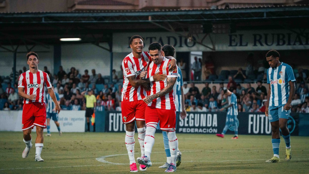 Chirino pide a gritos salir del Almería: el Valencia sabe lo que busca