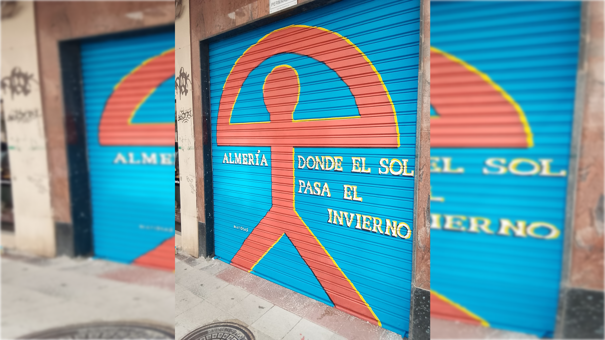 Indalo pintado en la fachada de José y Paz en León.