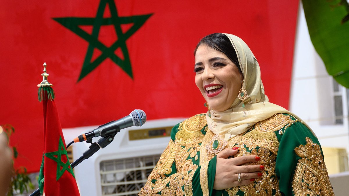 La cónsul general de Marruecos en Almería y Granada, Soumia El Fhati, vuelve a su país, después de nueve años.
