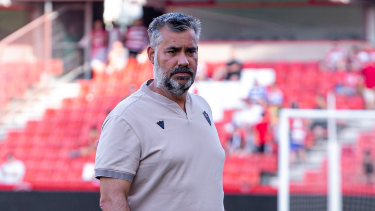 Richi Serrés en el Nuevo Los Cármenes. El coach de la UDA tendrá un papel importante durante toda la temporada.