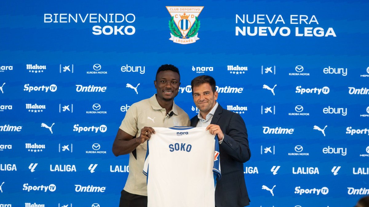Patrick Soko con Andrés Pardo, director deportivo del Leganés.