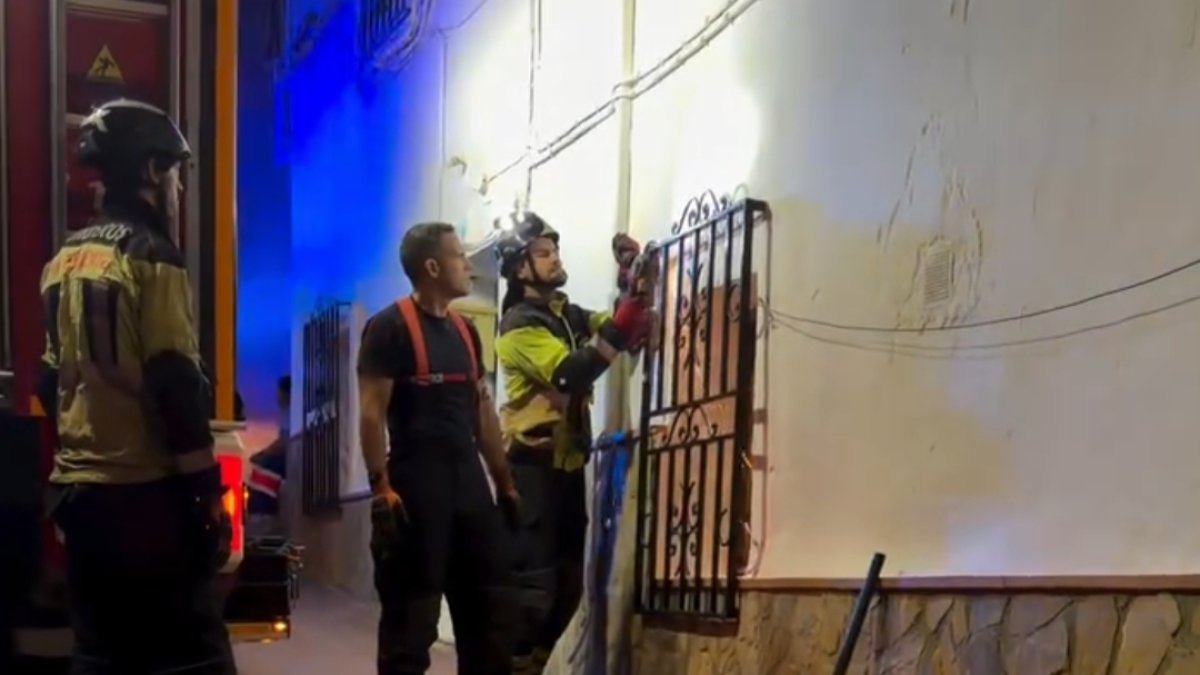 Imagen del rescate en la vivienda.