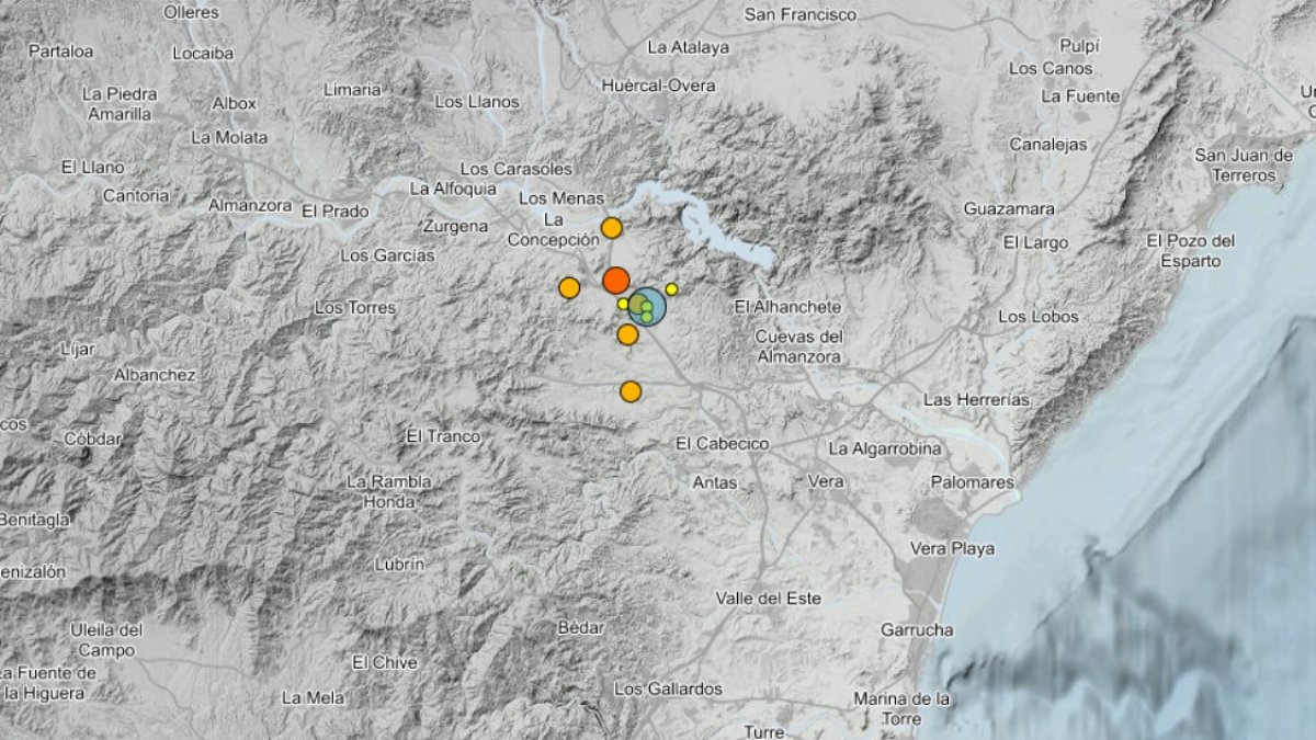 Mapa del Instituto Geográfico Nacional que recoge los once terremotos de la pasada noche en el Levante almeriense.