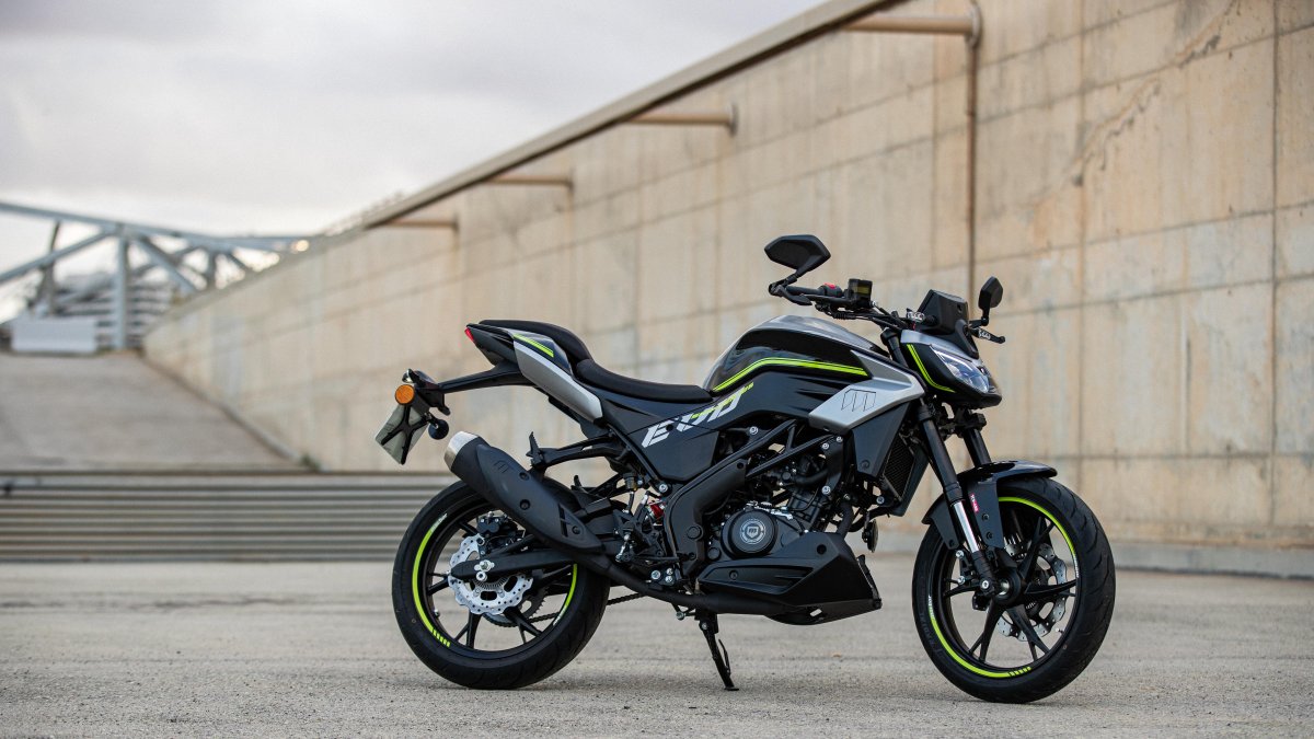 La nueva Shifter 125 EVO nace con una filosofía clara: ofrecer una moto accesible y con carácter.