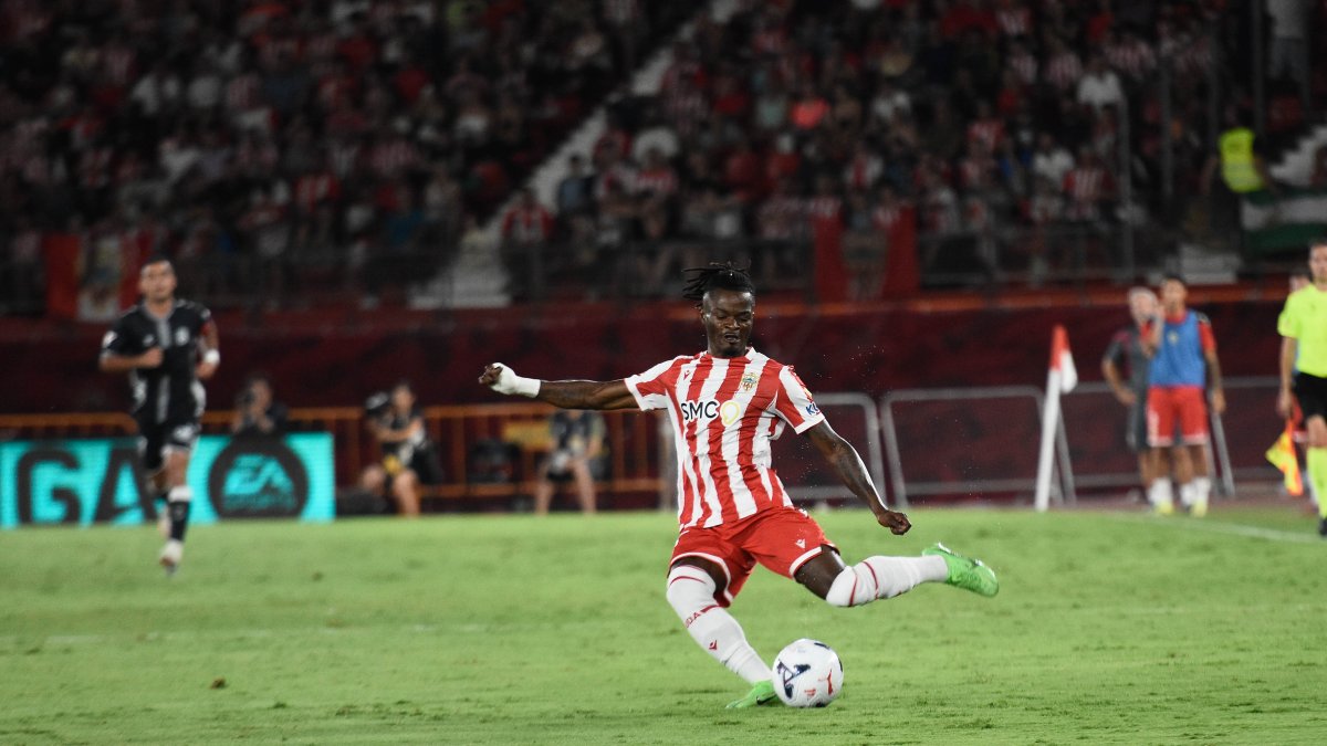 Cipenga se ha metido en el bolsillo a los seguidores del Almería.