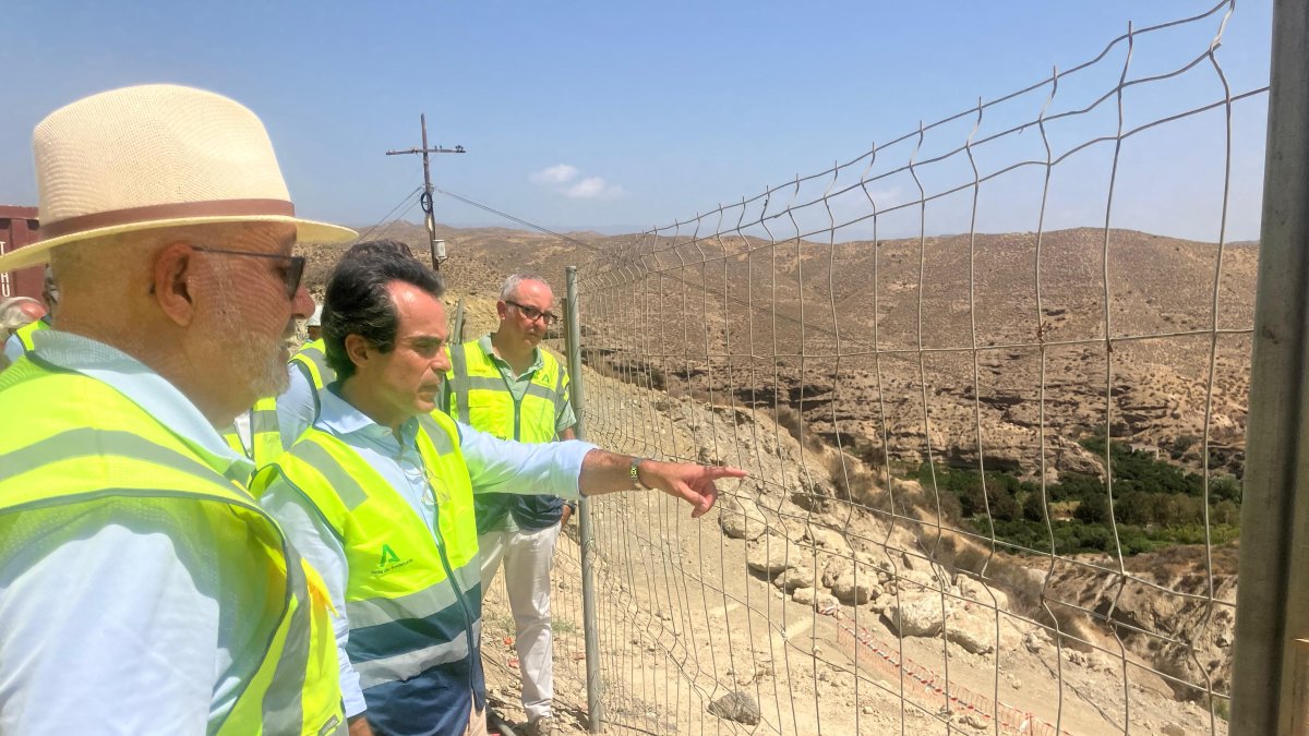Visita del consejero a las obras de Alhama.