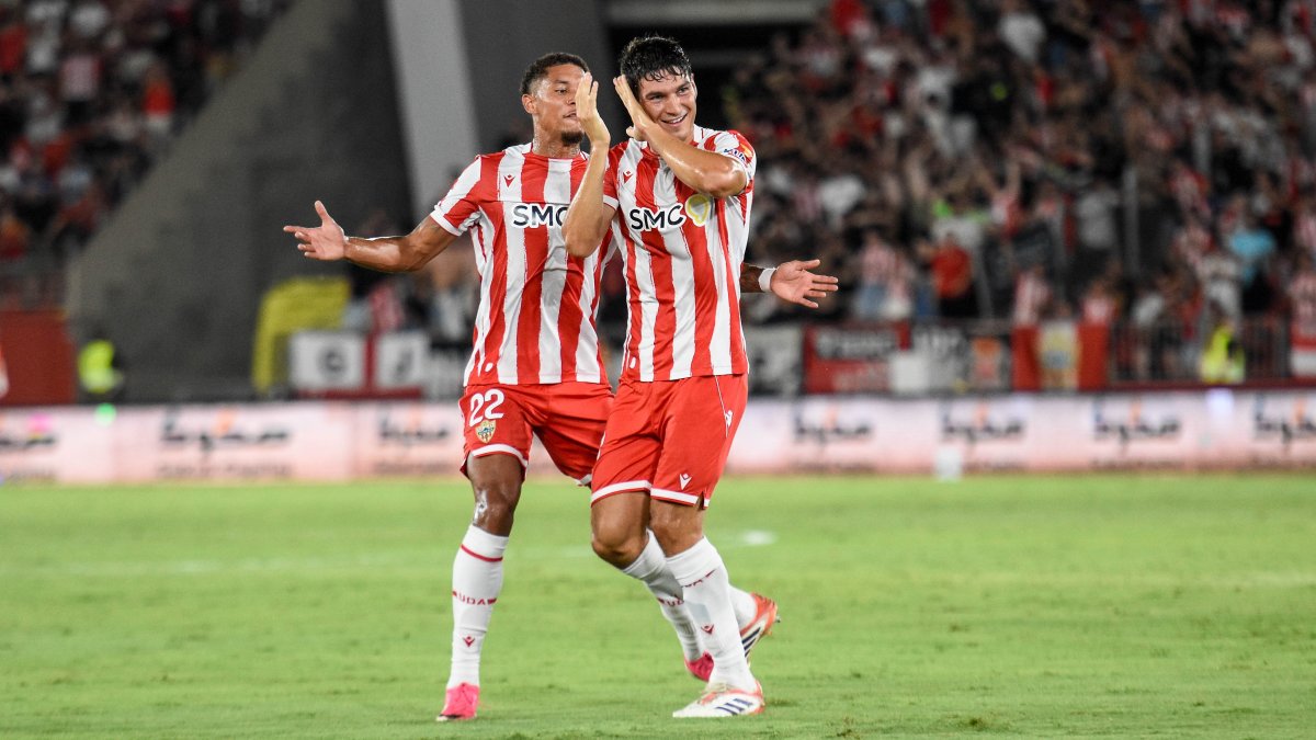 Bonini celebra con Chirino su gol al Eldense.