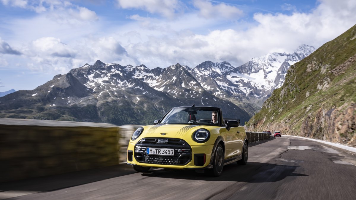 El MINI John Cooper Works Cabrio: máximo rendimiento al aire libre.