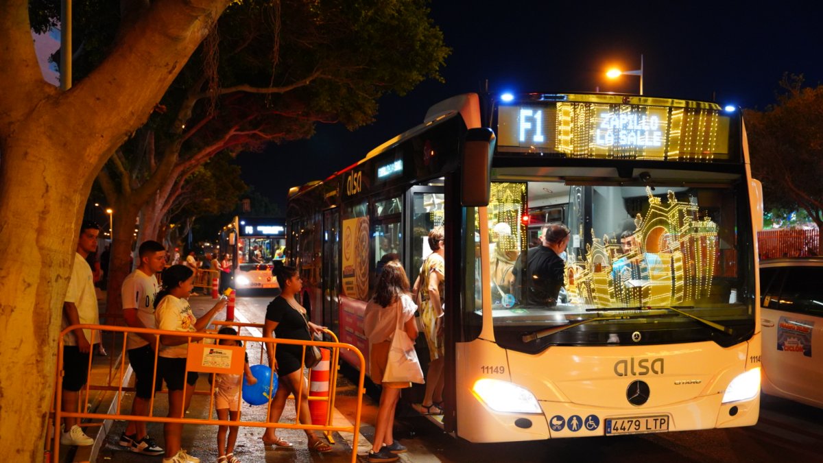 Tanto para ir a la Feria, como para volver de ella, el transporte público es la mejor opción.
