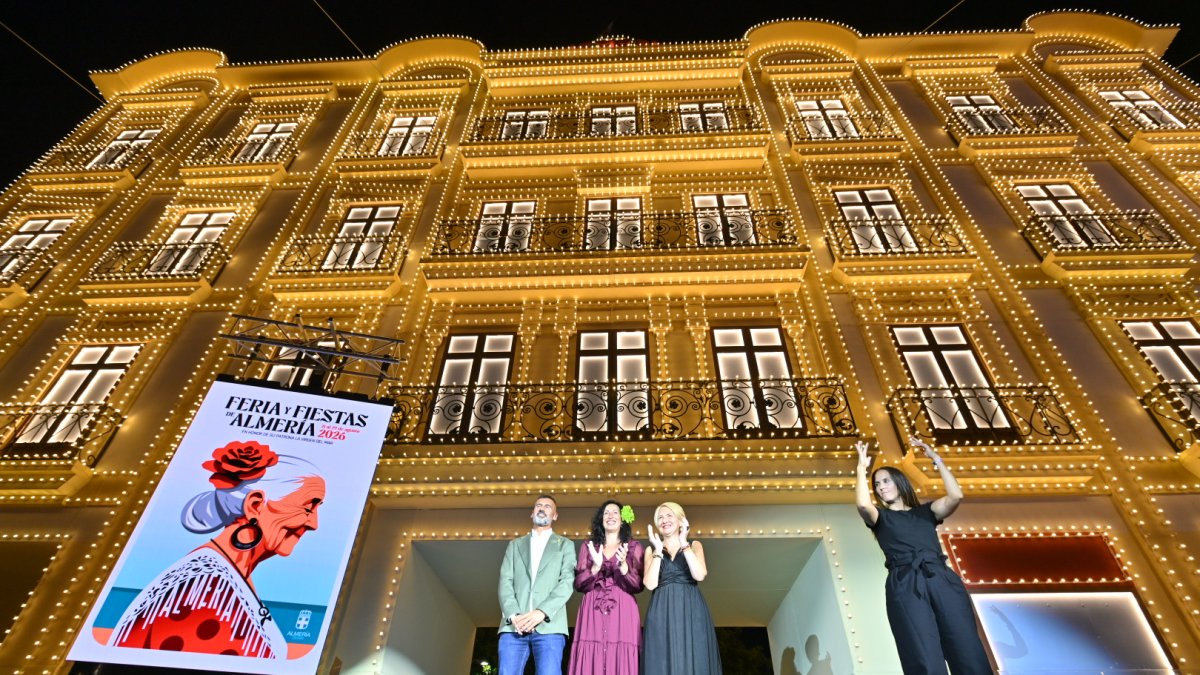 Encendido de la portada de la Feria de Almería 2026.
