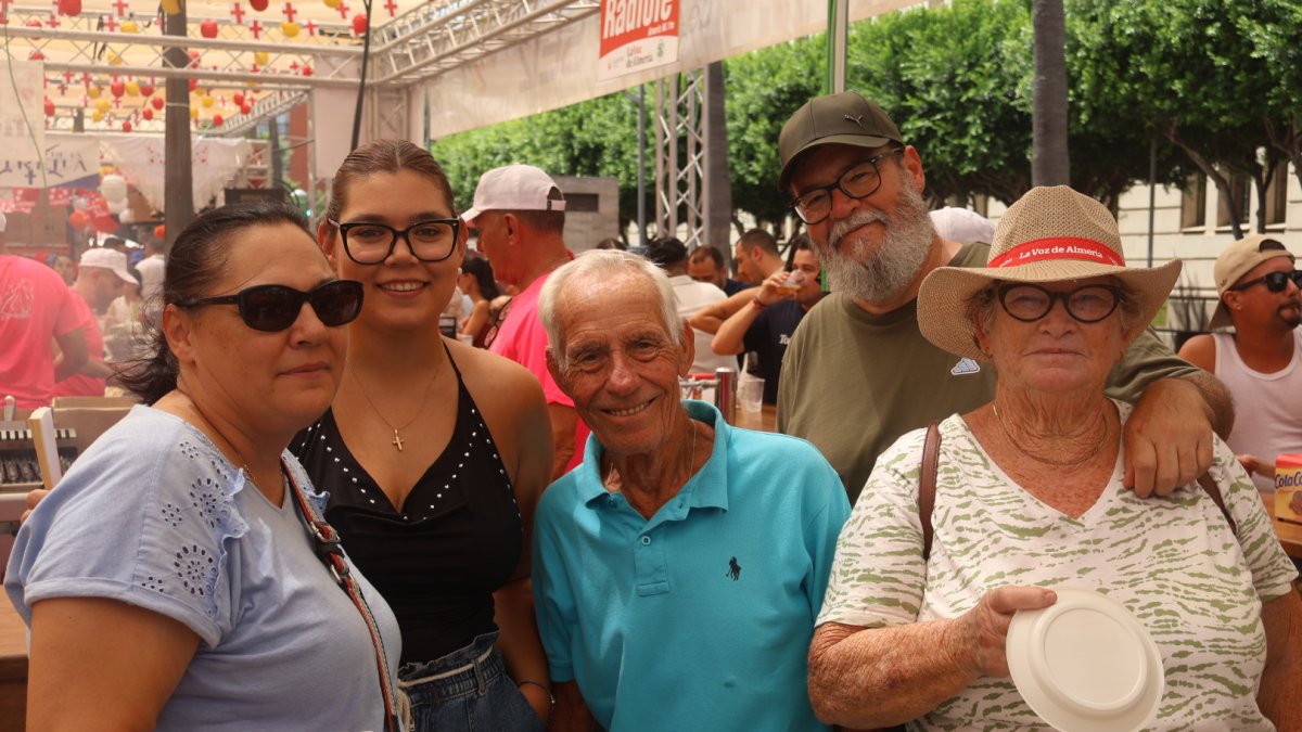 Ambigú Origen El Estribo: el ritmo y el ambiente que animan la feria del mediodía