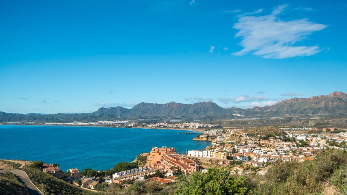 San Juan de los Terreros despliega todo su encanto entre el Mediterráneo y las sierras del Levante almeriense.