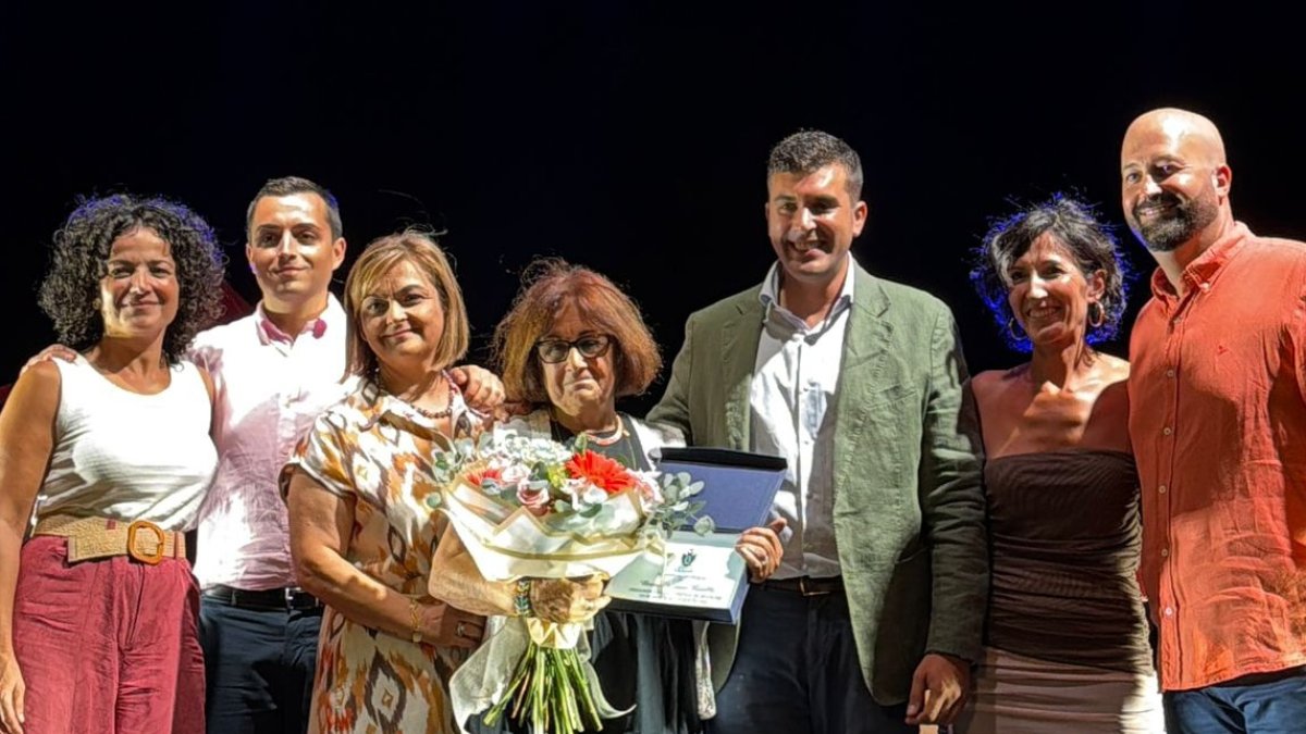 El alcalde, ediles y la pregonera durante el acto de inicio oficial de fiestas.
