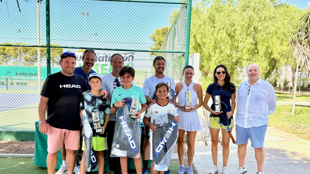 El CN Almería se estrena con éxito en tenis en Feria con la primera edición de su torneo.