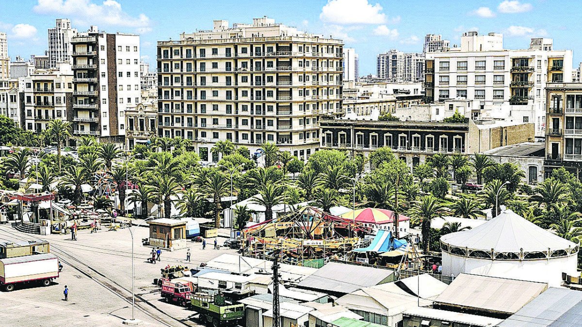 Las atracciones de la Feria empezaban a desmontarse al día siguiente de terminar los festejos. El Parque y el puerto iban recuperando lentamente la normalidad.