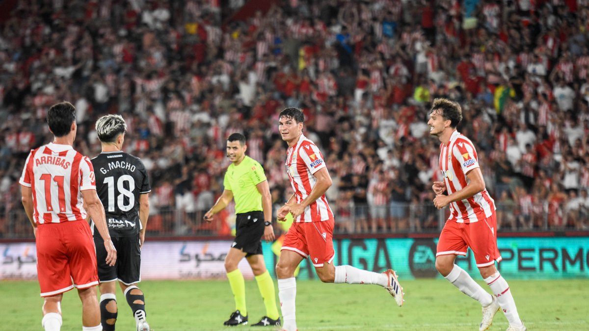 A Sergio Arribas se le vio distante en el partido ante el Eldense.