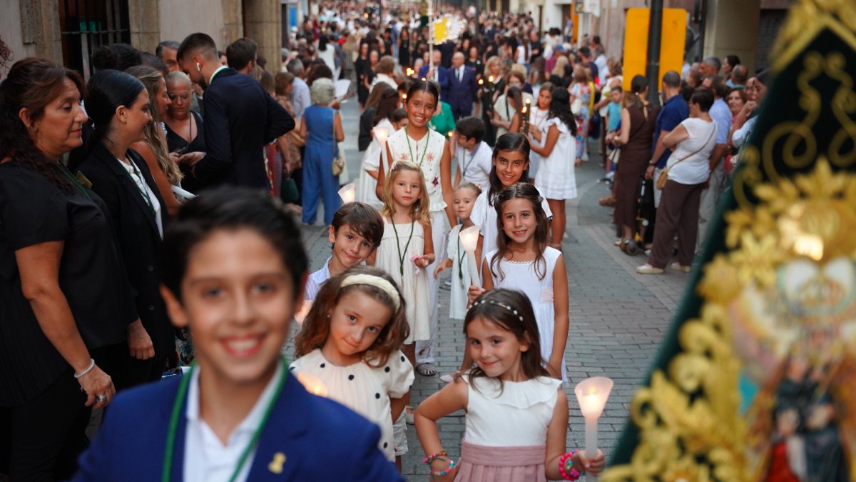 Los niños de la Virgen del Mar, el futuro de una hermandad que protege la devoción de toda una ciudad.