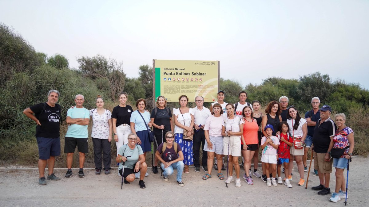 Foto de familia de una de las visitas organizadas a Punta Entinas