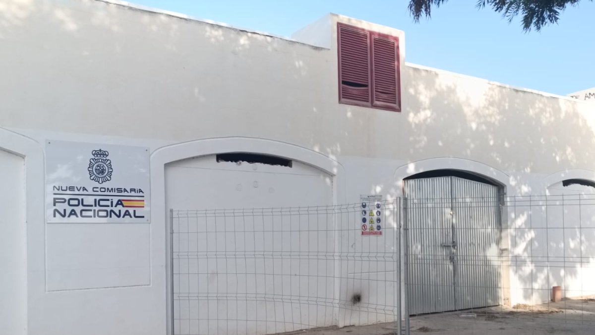 Inicio de las obras de la comisaría provisional de la Policía Nacional en los locales de la Plaza de Toros de Roquetas de Mar.
