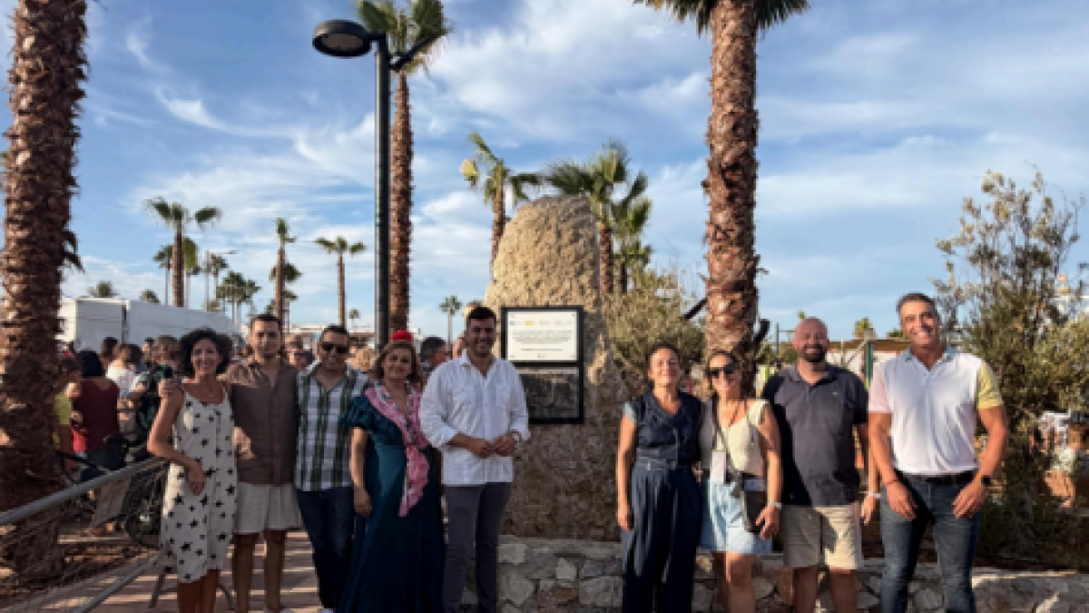 Foto de familia en la inauguración del Parque de las Familias de Mojácar