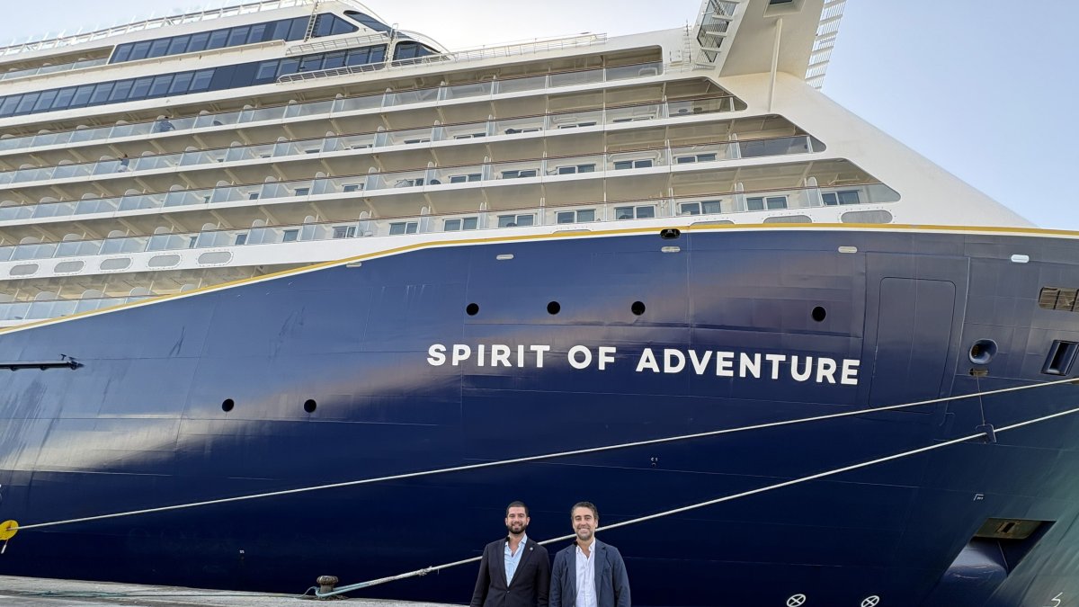 Llegada del crucero 'Spirit of adventure' al Puerto de Almería.
