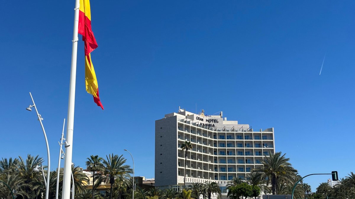 Archivo - Vista del Gran Hotel Almería desde el puerto.