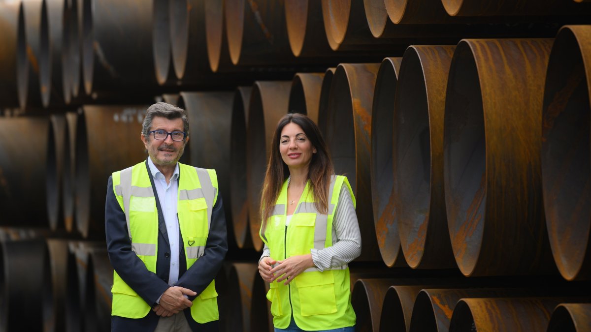 El subdirector de Estrategia y Negocio de Puertos del Estado, Álvaro Rodríguez Dapena, y la presidenta de la Autoridad Portuaria de Almería, Rosario Soto.